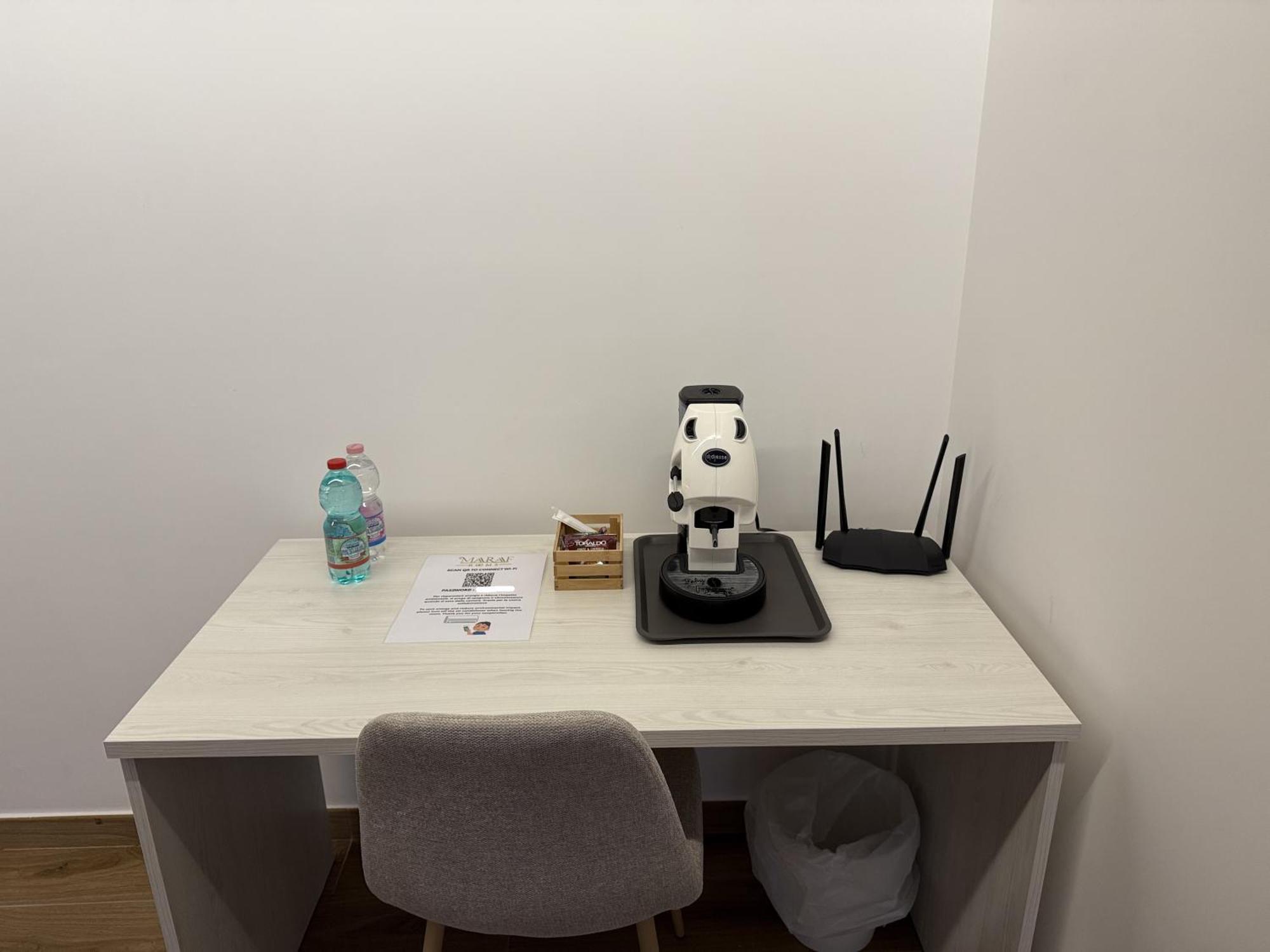 Maraf Rooms Torre Annunziata Rum bild
